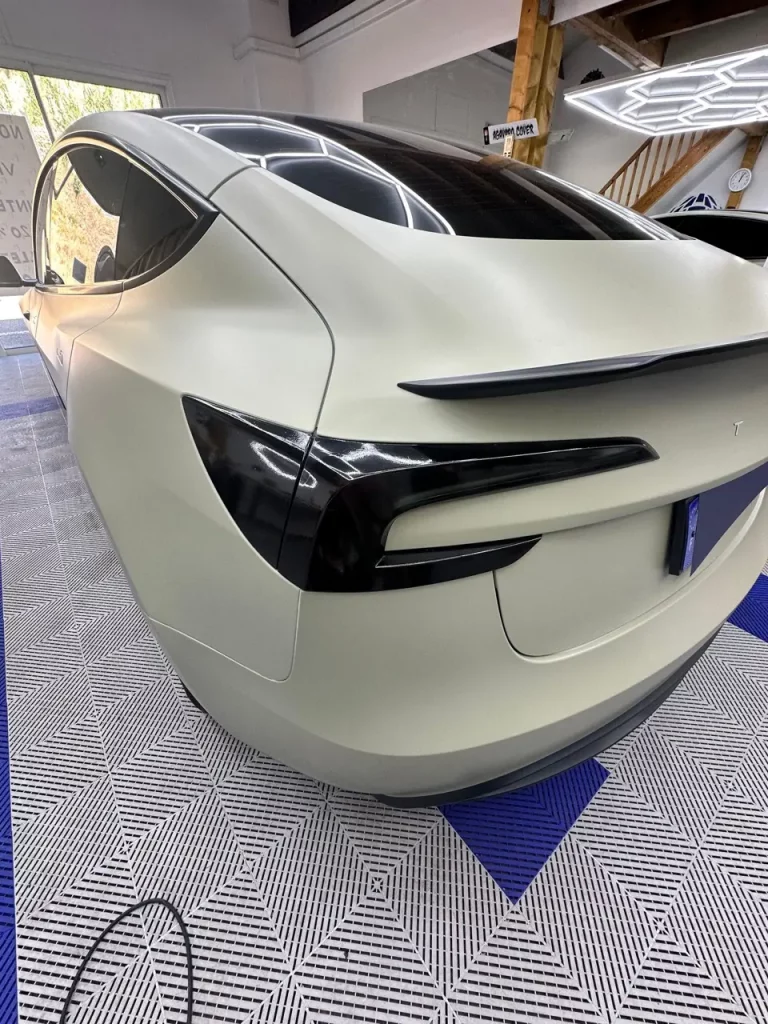 Phares teintés Tesla Aubagne