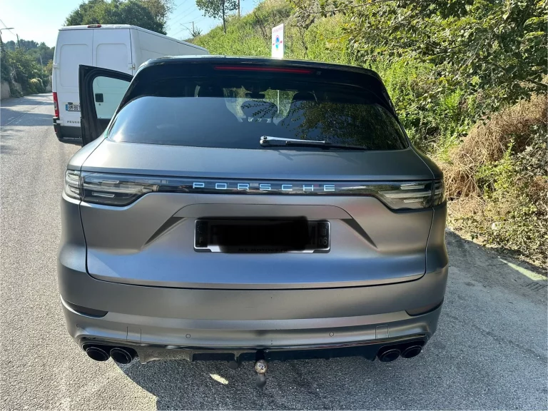 Covering Porsche Cayenne Aubagne