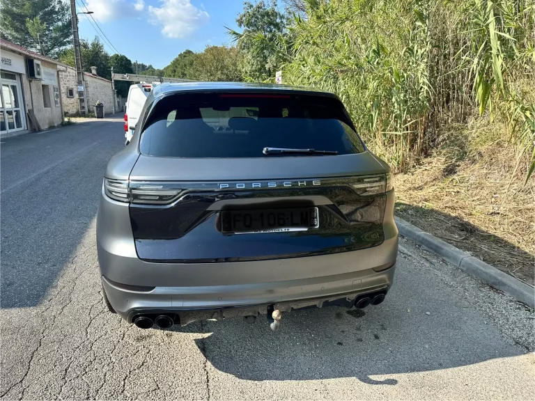 Covering Porsche Cayenne Aubagne