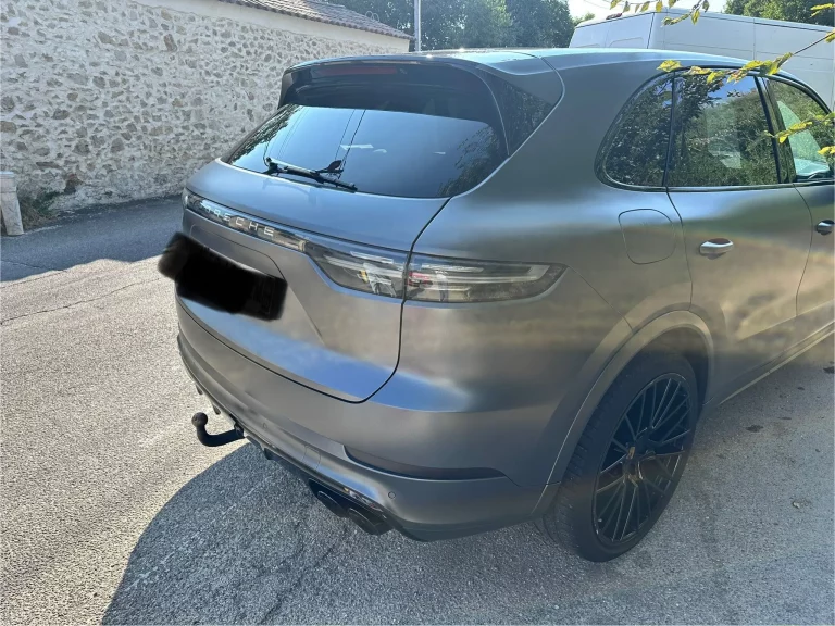 Covering Porsche Cayenne Aubagne