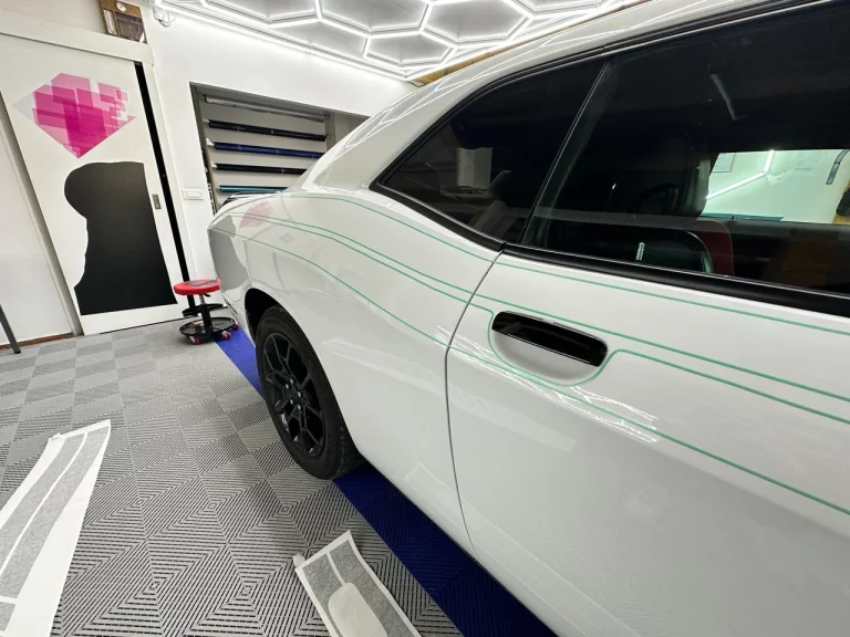 Covering Dodge Challenger Aubagne