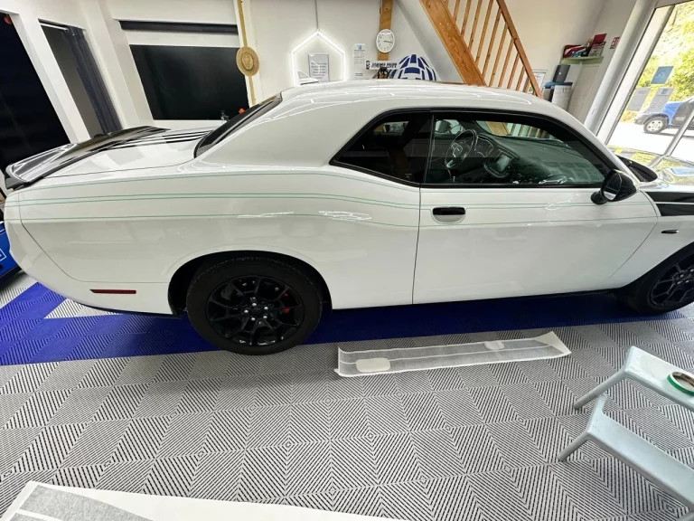 Covering Dodge Challenger Aubagne