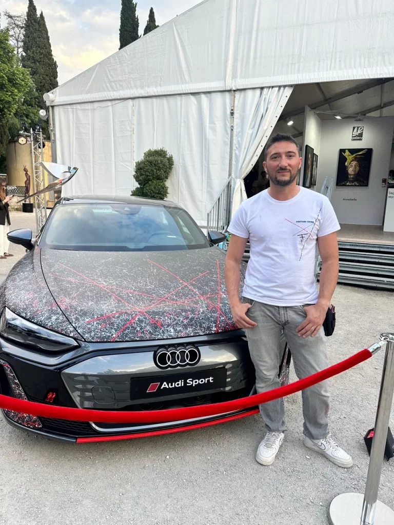 Covering RS e-tron Audi