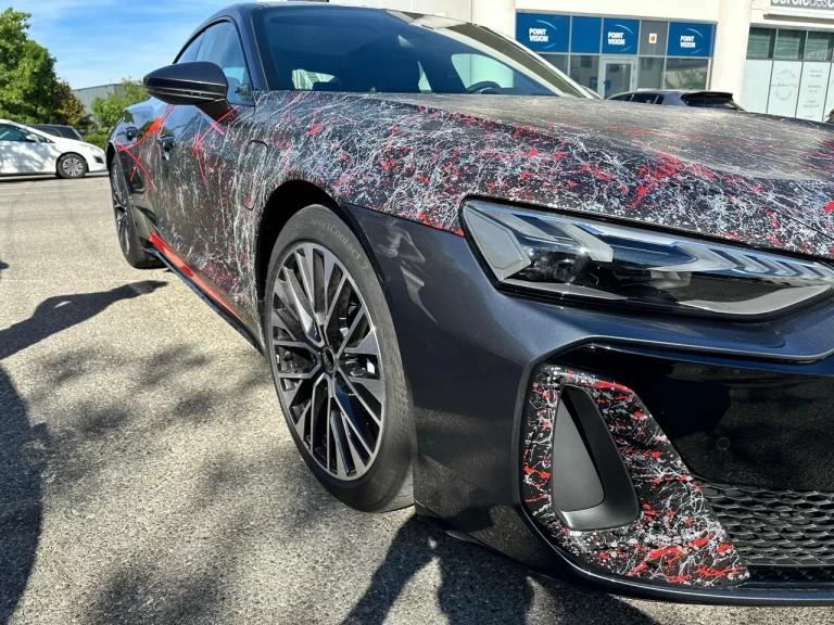 Covering RS e-tron Audi