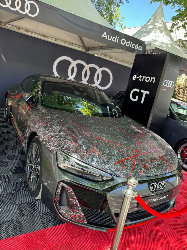 Covering RS e-tron Audi