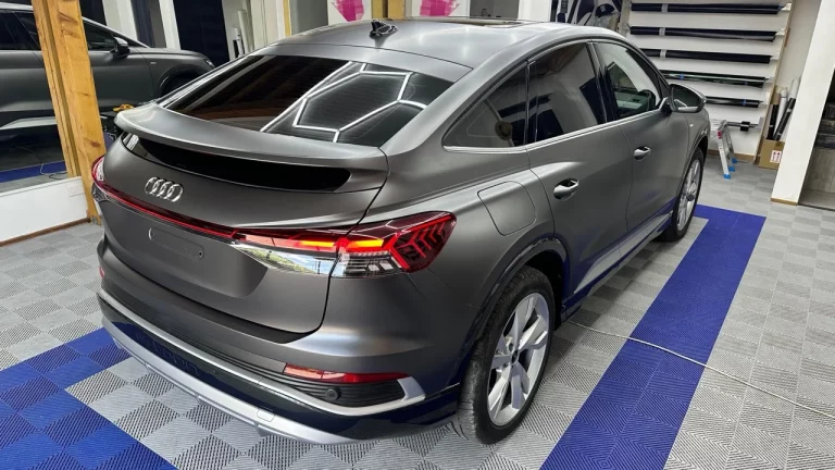 Covering Audi Q4 gris Aubagne Agavaro Cover