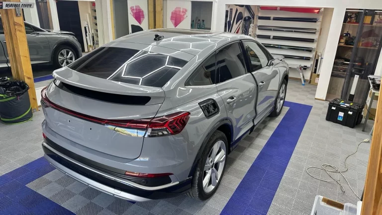 Covering Audi Q4 gris Aubagne Agavaro Cover