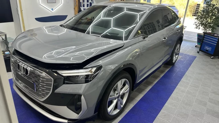 Covering Audi Q4 gris Aubagne Agavaro Cover