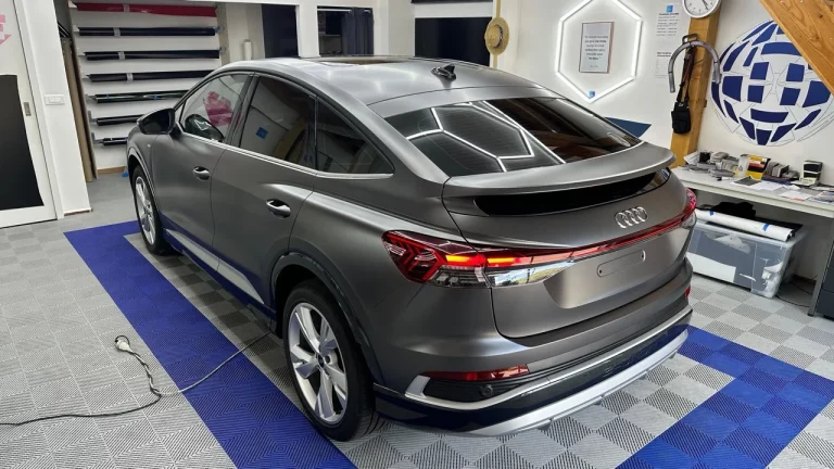 Covering Audi Q4 gris Aubagne Agavaro Cover