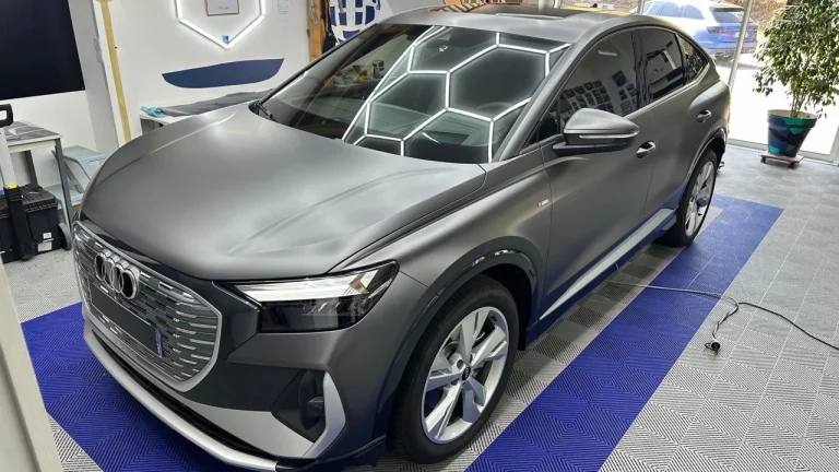 Covering Audi Q4 gris Aubagne Agavaro Cover