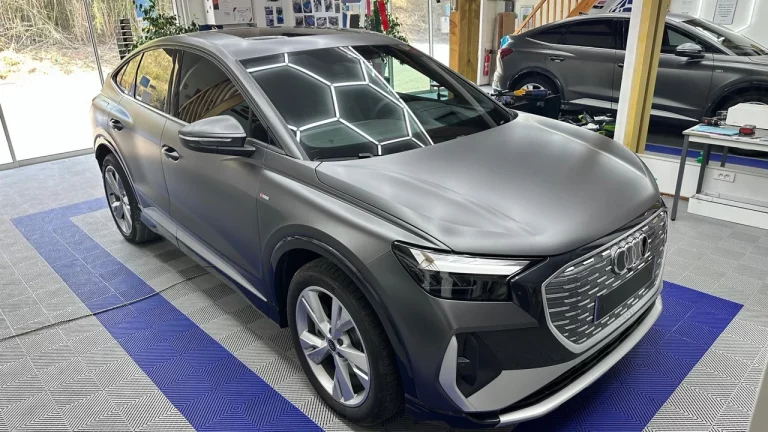 Covering Audi Q4 gris Aubagne Agavaro Cover